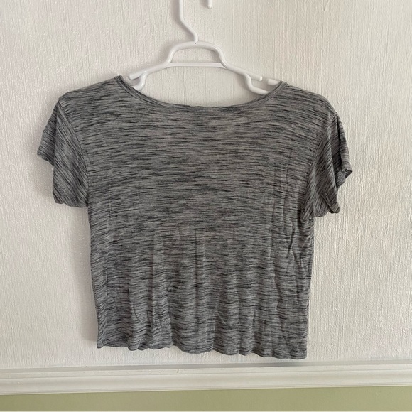 🦋4/$20 SALE - NWOT Forever 21 V Neck Tee with Pocket - Picture 4 of 4